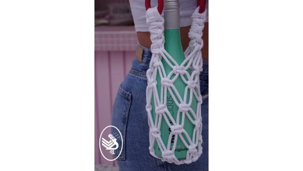 flessenhanger gemaakt met gratis patroon coloursoflife.nl en durable braided garens